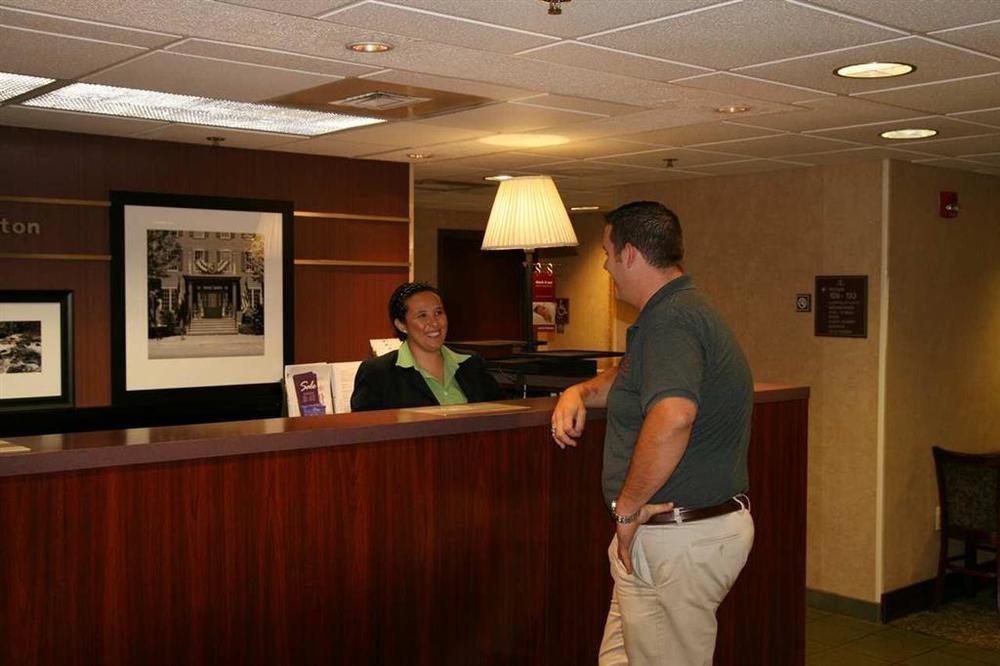 Hampton Inn Флемингтън Интериор снимка