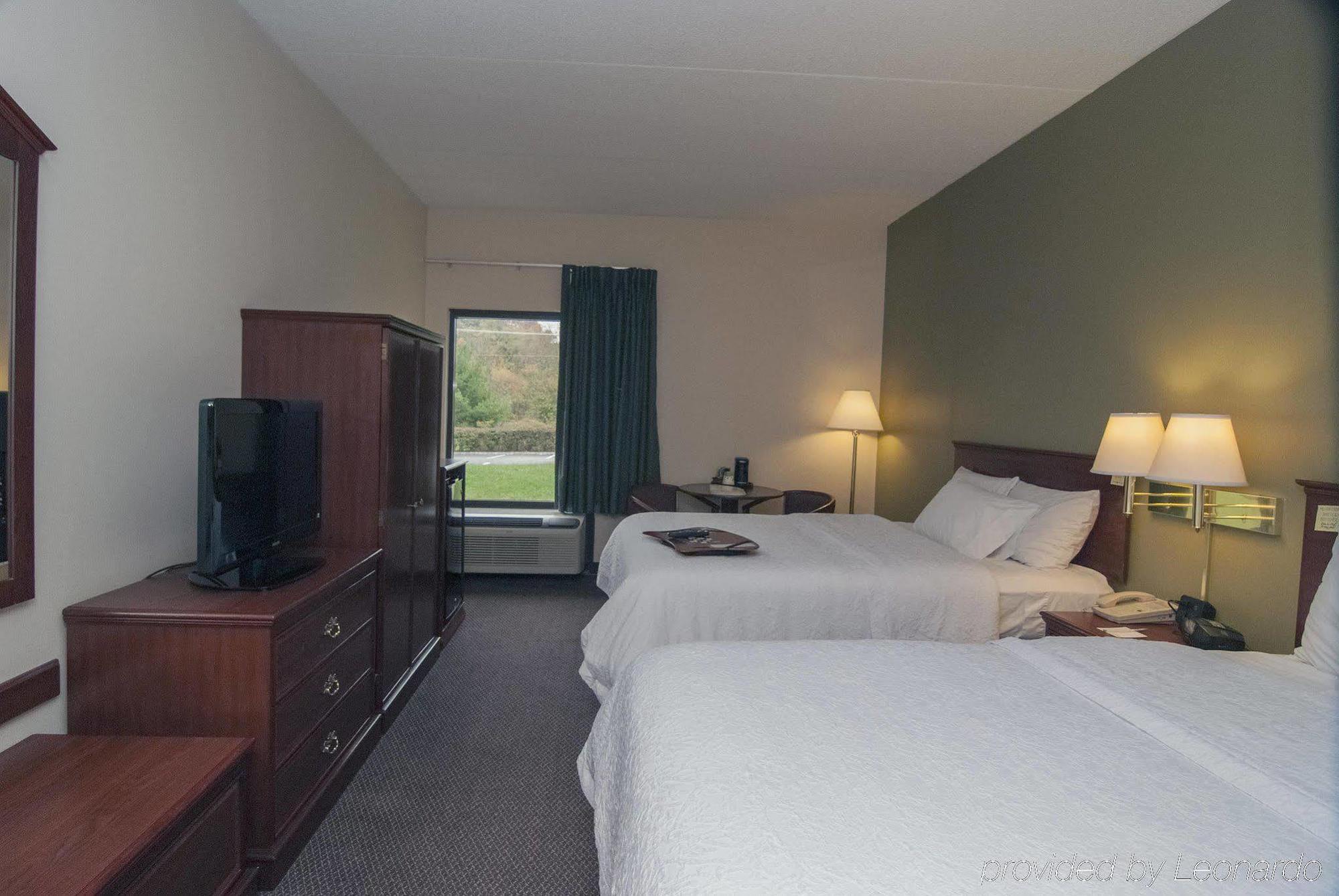 Hampton Inn Флемингтън Екстериор снимка